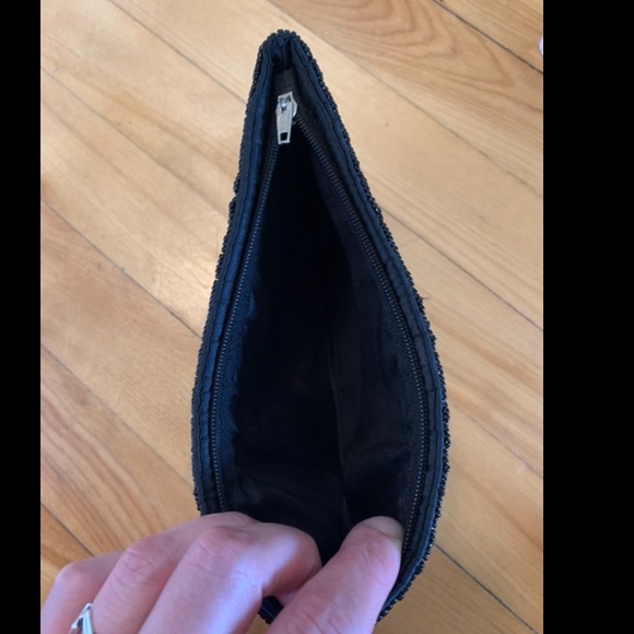 Beaded clutch, zipper closure - Picture 5 of 7